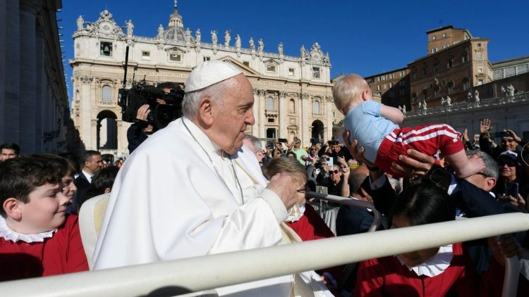 Papa: En los monasterios está la fuerza que lleva adelante la misión