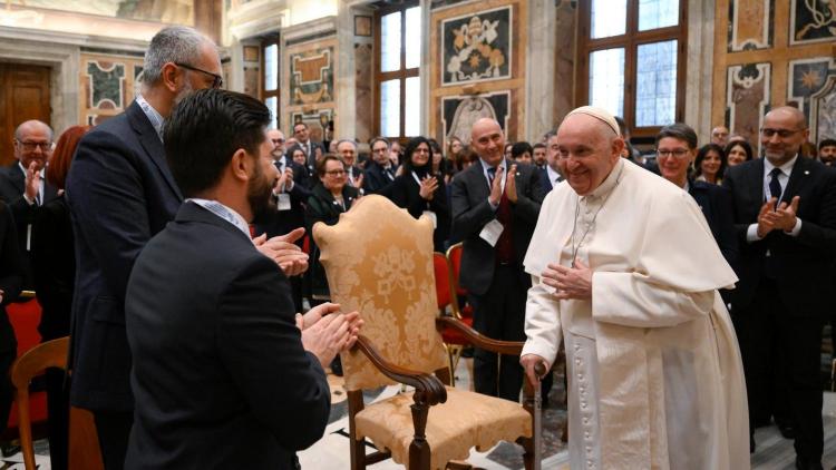 Papa Francisco: "La salud no es un lujo, es para todos" Papa Francisco: "La salud no es un lujo, es para todos"