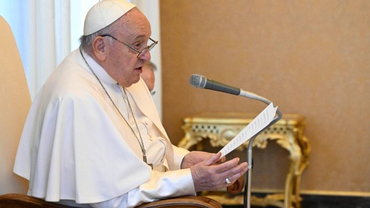 'La Biblia muestra la cercanía de Jesús a la humanidad que sufre', dijo Francisco 'La Biblia muestra la cercanía de Jesús a la humanidad que sufre', dijo Francisco