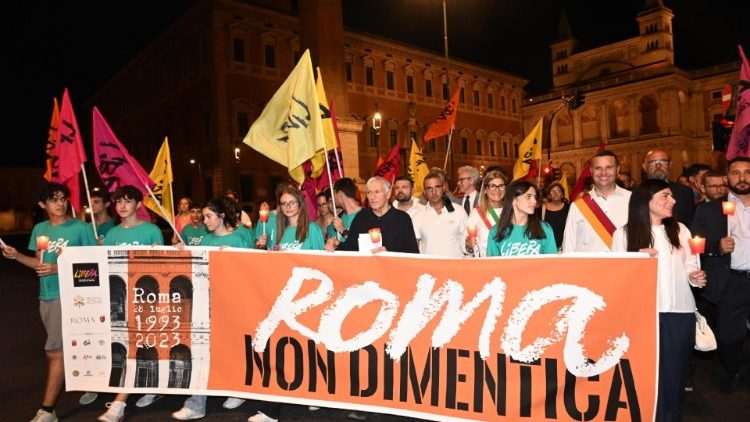 Francisco rinde homenaje a quienes sacrificaron su vida contra la mafia Francisco rinde homenaje a quienes sacrificaron su vida contra la mafia
