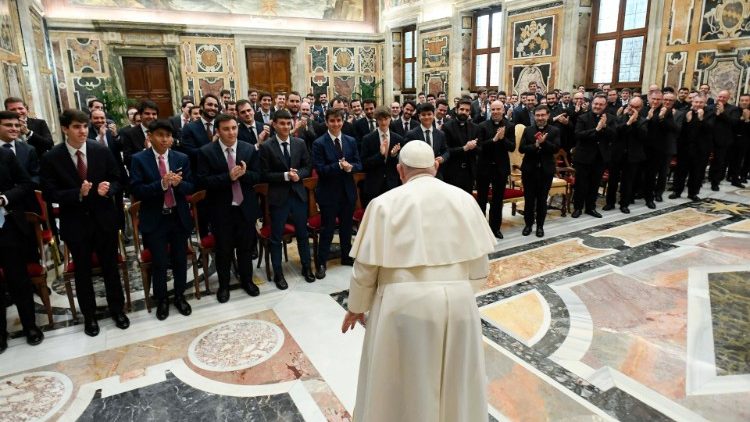 El Papa: 'La Eucaristía es la piedra angular de los seminarios' El Papa: 'La Eucaristía es la piedra angular de los seminarios'