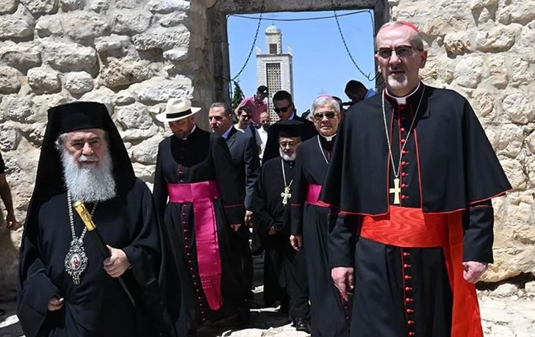Patriarcas católicos y greco-ortodoxos de Jerusalén visitan Gaza Patriarcas católicos y greco-ortodoxos de Jerusalén visitan Gaza
