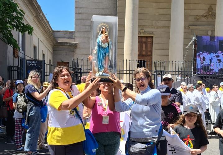 Peregrinación nacional con la imagen de María Reina de las Misiones Peregrinación nacional con la imagen de María Reina de las Misiones