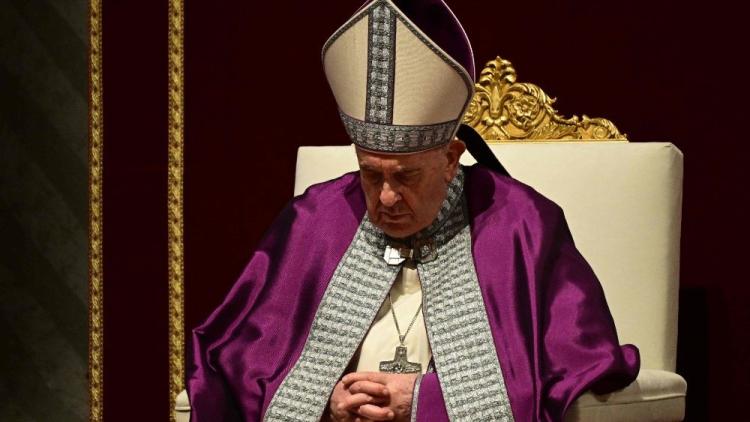 Pidiendo el fin de esta guerra insensata, el Papa consagró a Rusia y Ucrania a la Virgen Pidiendo el fin de esta guerra insensata, el Papa consagró a Rusia y Ucrania a la Virgen