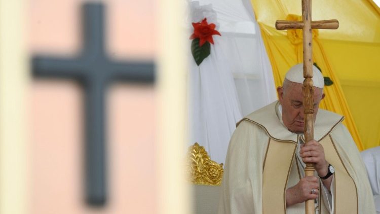 Podemos cambiar la historia, instó el Papa en una multitudinaria misa en Juba Podemos cambiar la historia, instó el Papa en una multitudinaria misa en Juba