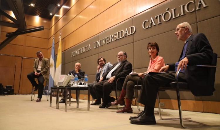 Presentaron en la UCA los dos primeros tomos de 'La verdad los hará libres' Presentaron en la UCA los dos primeros tomos de 'La verdad los hará libres'