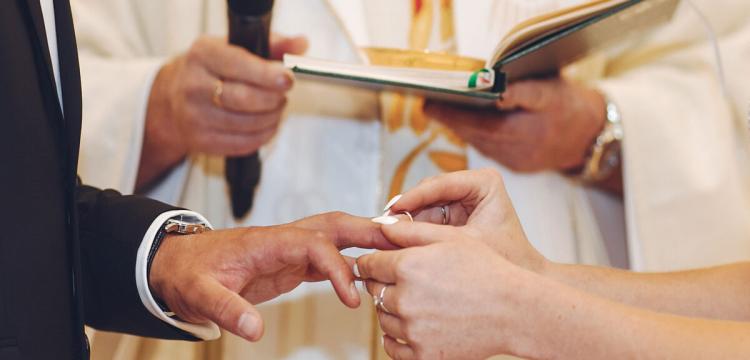 Presentan un álbum de canciones para celebrar el sacramento del matrimonio