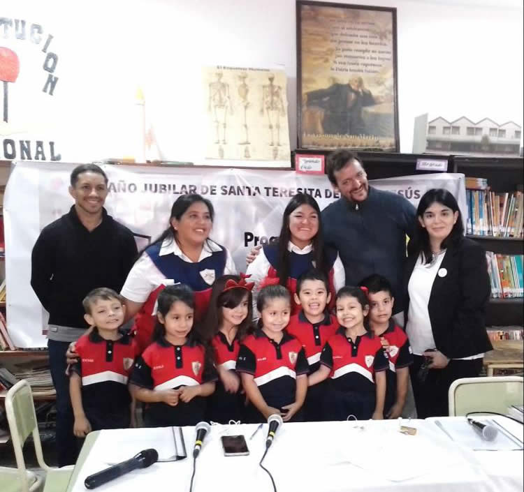 Presentan un programa radial sobre Santa Teresita Presentan un programa radial sobre Santa Teresita