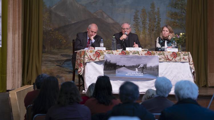 Presentaron el libro "Los ancianos y la Biblia" Presentaron el libro "Los ancianos y la Biblia"