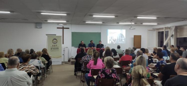 Presentaron el libro sobre la participación de monseñor Enrique Rau en el Concilio Presentaron el libro sobre la participación de monseñor Enrique Rau en el Concilio