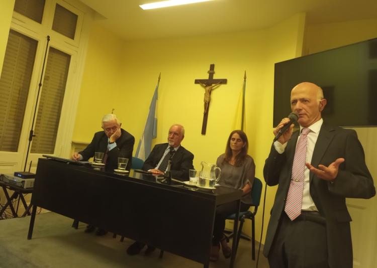 Presentaron un libro sobre la ilicitud del aborto Presentaron un libro sobre la ilicitud del aborto