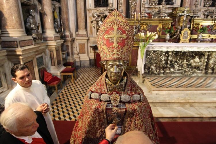 Proponen a San Genaro y la licuación de su sangre como patrimonio mundial por la Unesco Proponen a San Genaro y la licuación de su sangre como patrimonio mundial por la Unesco