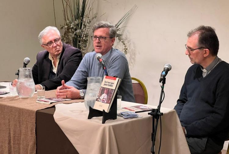 'Que haya lugar para todos', un libro para conocer a Mons. García Cuerva 'Que haya lugar para todos', un libro para conocer a Mons. García Cuerva