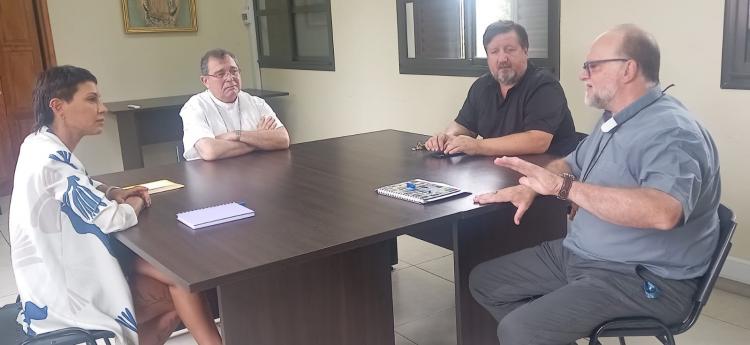 Quilmes: Mons. Tissera recibió a la intendenta Mayra Mendoza Quilmes: Mons. Tissera recibió a la intendenta Mayra Mendoza