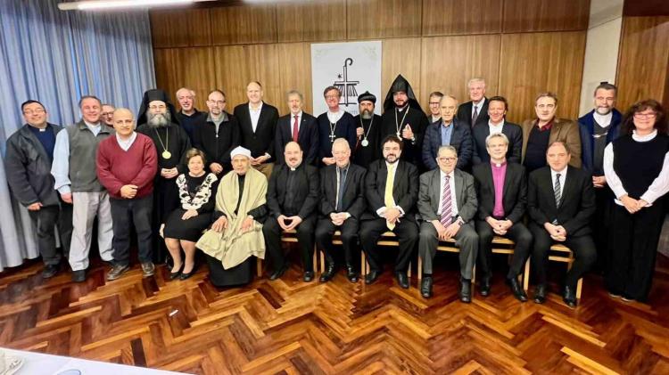 El arzobispo de Buenos Aires compartió un desayuno con referentes de los credos El arzobispo de Buenos Aires compartió un desayuno con referentes de los credos