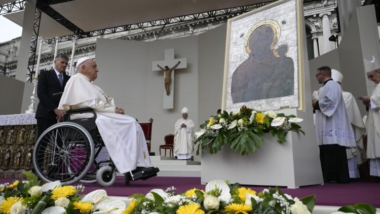 Regina Coeli: el Papa rezó por la 'desesperada' Haití y por la paz en el mundo Regina Coeli: el Papa rezó por la 'desesperada' Haití y por la paz en el mundo