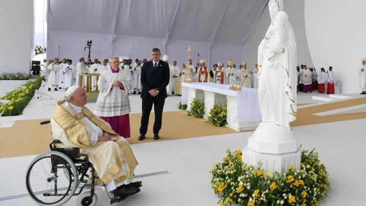Romper la cadena del mal y construir un mundo de hermanos, pidió el Papa Romper la cadena del mal y construir un mundo de hermanos, pidió el Papa