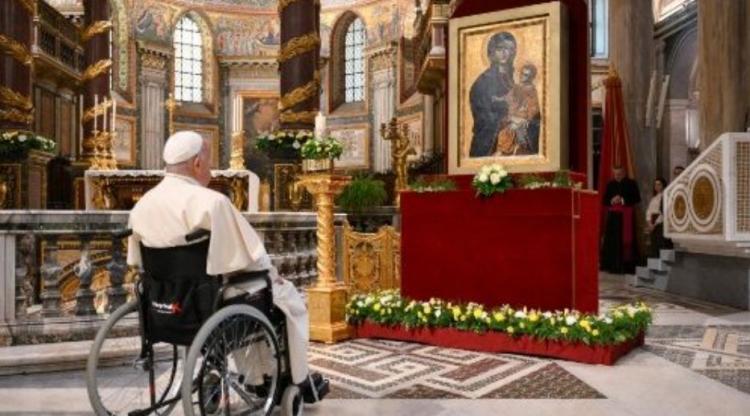 Rosario por la paz: el rezo del Papa por el 'mundo en peligro' Rosario por la paz: el rezo del Papa por el 'mundo en peligro'