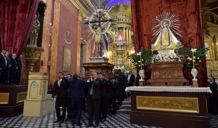 Salta dio inicio al 'Tiempo del Milagro' con la entronización de las sagradas imágenes Salta dio inicio al 'Tiempo del Milagro' con la entronización de las sagradas imágenes
