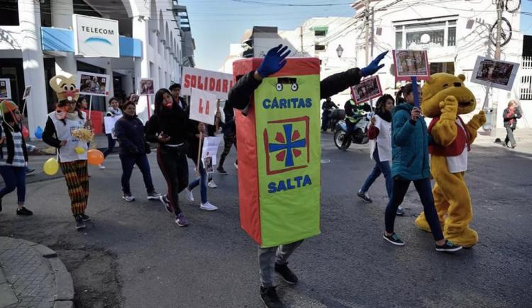 Mons. Cargnello pide portar 'una llamita de esperanza' en la colecta de Cáritas Mons. Cargnello pide portar 'una llamita de esperanza' en la colecta de Cáritas