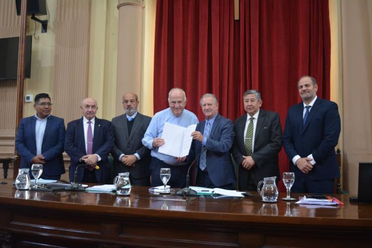 Salta: Mons. Dante Bernaki, distinguido por su compromiso con las tradiciones católicas Salta: Mons. Dante Bernaki, distinguido por su compromiso con las tradiciones católicas