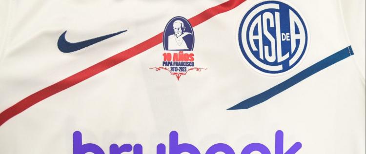 San Lorenzo estrena una camiseta en honor al Papa San Lorenzo estrena una camiseta en honor al Papa