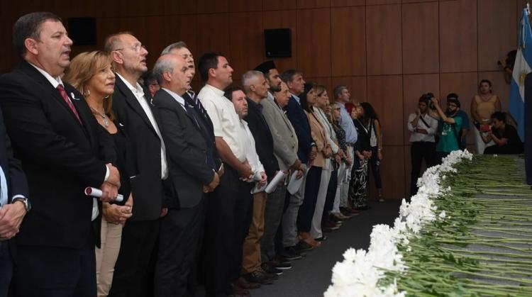 Santa Fe: Declaración por la paz, el diálogo y la convivencia democrática Santa Fe: Declaración por la paz, el diálogo y la convivencia democrática