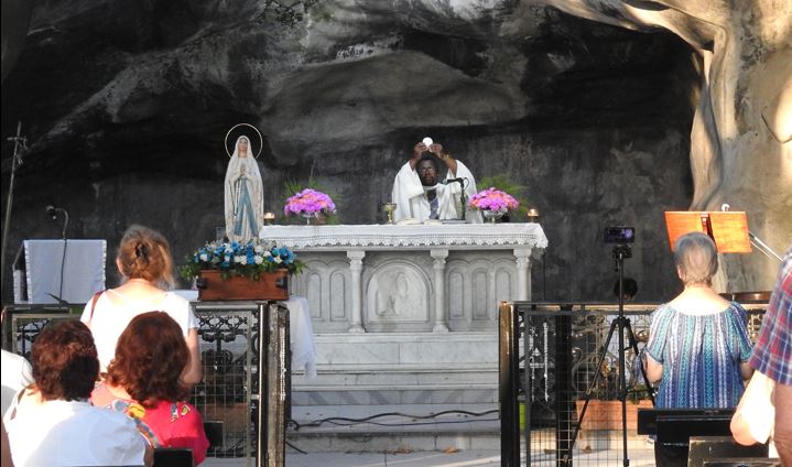 Santos Lugares se prepara para celebrar a la Virgen de Lourdes Santos Lugares se prepara para celebrar a la Virgen de Lourdes