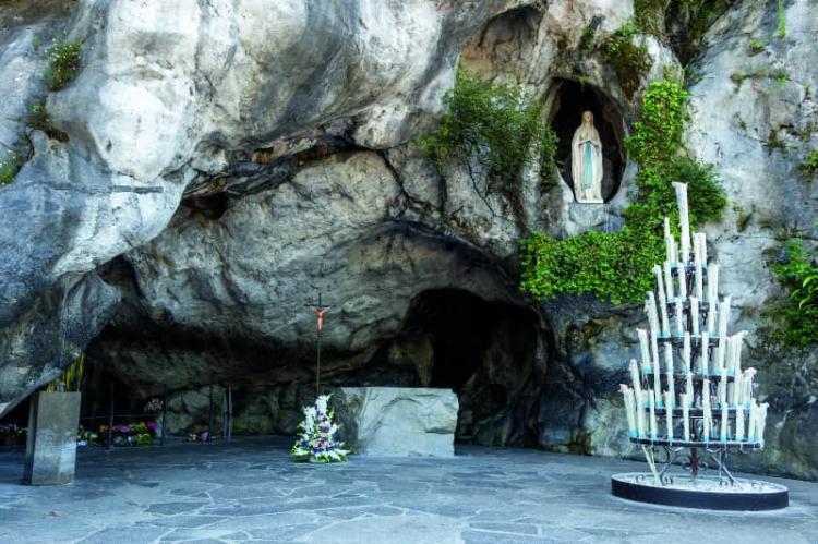 Santuario de Lourdes: una multitud de peregrinos para la fiesta de la Asunción Santuario de Lourdes: una multitud de peregrinos para la fiesta de la Asunción