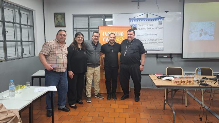 Mons. Macín: 'Un laboratorio bíblico, refiere a cómo tiene que ser leída la Palabra' Mons. Macín: 'Un laboratorio bíblico, refiere a cómo tiene que ser leída la Palabra'
