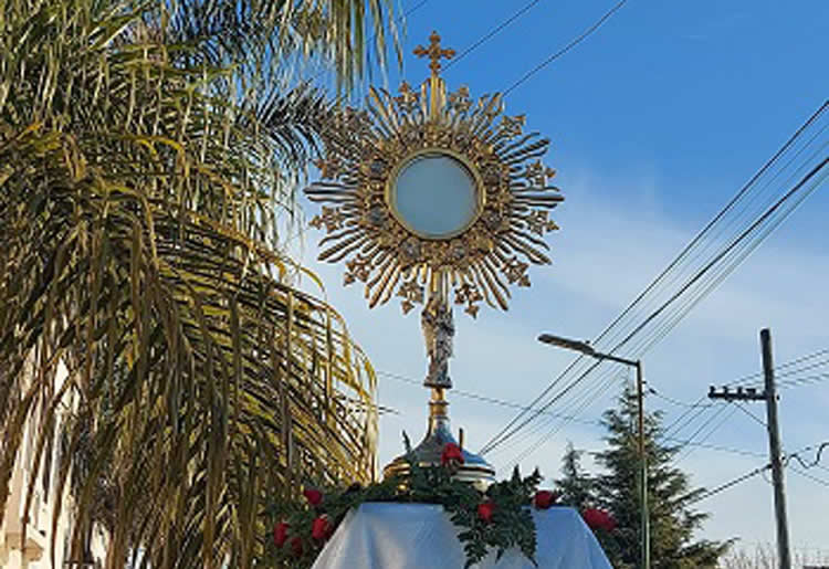 Se realizó la procesión de Corpus en parroquias y decanatos de La Plata Se realizó la procesión de Corpus en parroquias y decanatos de La Plata