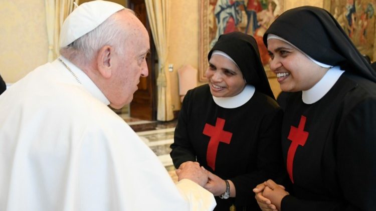 'Sean audaces en el amor por los enfermos', pidió el Papa a religiosas 'Sean audaces en el amor por los enfermos', pidió el Papa a religiosas