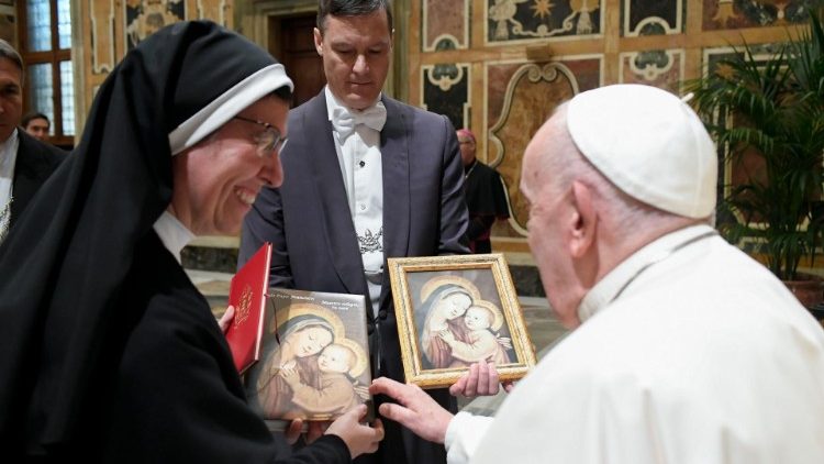 'Sean maestras en el arte de la oración', les pidió el Papa a religiosas españolas 'Sean maestras en el arte de la oración', les pidió el Papa a religiosas españolas
