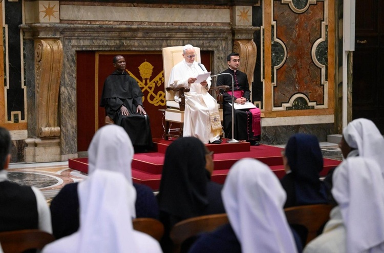 'Sean reflejo del amor de Dios en el mundo' pidió León XIV a los religiosos