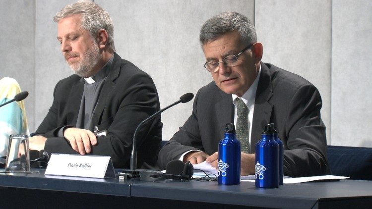 Sínodo 2024: 'Los tiempos no están maduros para el diaconado femenino' Sínodo 2024: 'Los tiempos no están maduros para el diaconado femenino'