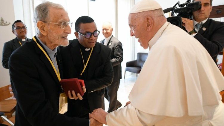 Timor Oriental: encuentro del Papa con los jesuitas Timor Oriental: encuentro del Papa con los jesuitas