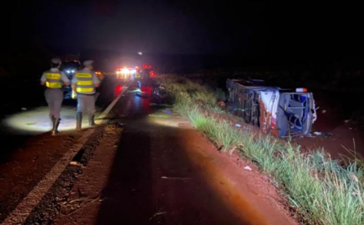 Tragedia en Brasil: Nueve peregrinos murieron al desbarrancarse un micro Tragedia en Brasil: Nueve peregrinos murieron al desbarrancarse un micro