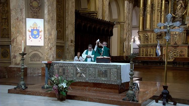 Mons. García Cuerva, en la Misa por TV Mons. García Cuerva, en la Misa por TV