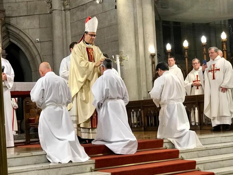 Tres nuevos diáconos permanentes en la diócesis de Mar del Plata Tres nuevos diáconos permanentes en la diócesis de Mar del Plata