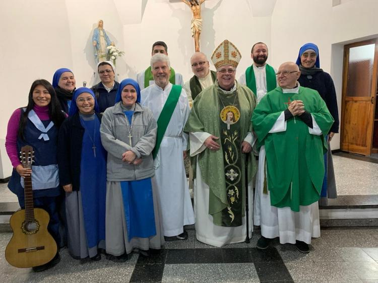 Tres sacerdotes estarán a cargo de la parroquia Santa Cruz de La Plata Tres sacerdotes estarán a cargo de la parroquia Santa Cruz de La Plata