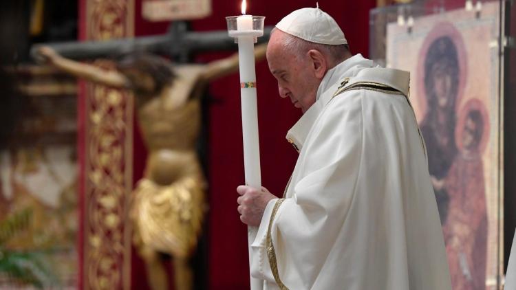 Triduo pascual junto al papa Francisco Triduo pascual junto al papa Francisco