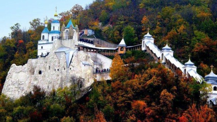 Ucrania: El histórico monasterio ortodoxo de la "Santa Dormición", destruido por bombardeo Ucrania: El histórico monasterio ortodoxo de la "Santa Dormición", destruido por bombardeo