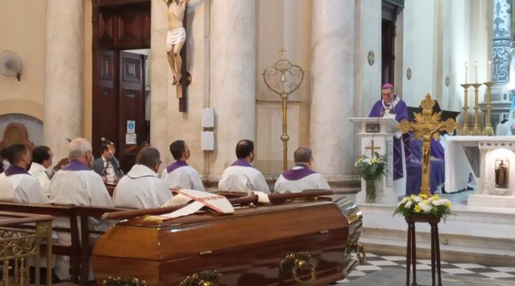 Último adiós de la comunidad rosarina a monseñor Mirás Último adiós de la comunidad rosarina a monseñor Mirás