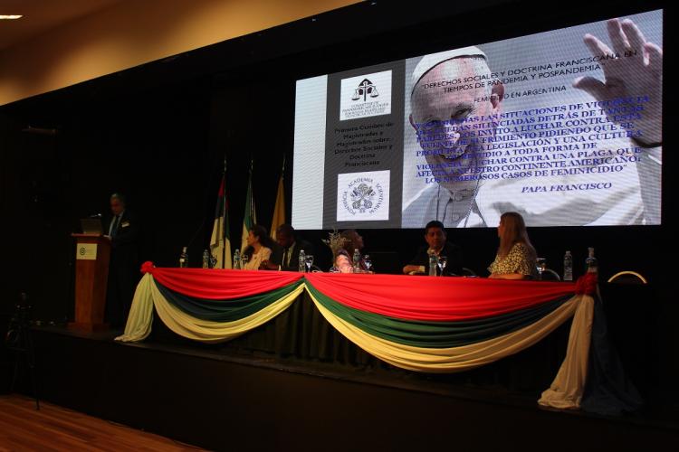 "Un 50% de pobres es, con total certeza, un 50% de derechos humanos incumplidos" "Un 50% de pobres es, con total certeza, un 50% de derechos humanos incumplidos"