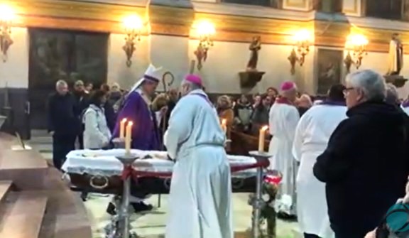 Último adiós al Card. Dri, el cura feliz y padre de los 'abrazos misericordiosos'