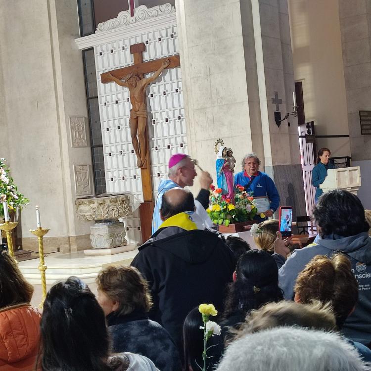 Un centenar de peregrinos expresaron su devoción a la Virgen del Rosario en Itatí Un centenar de peregrinos expresaron su devoción a la Virgen del Rosario en Itatí