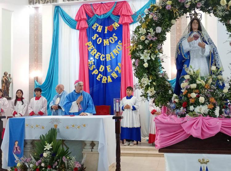 'Un corazón que guarda y ama': Mons. Larregain en la solemnidad del Inmaculado Corazón de María