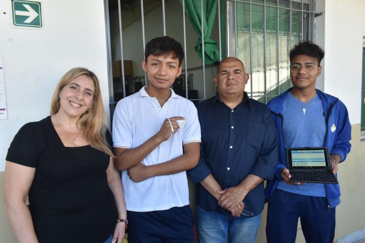Un grupo de alumnos creó un programa para un compañero con hipoacusia Un grupo de alumnos creó un programa para un compañero con hipoacusia