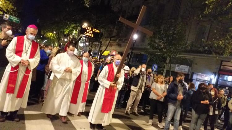 Una multitud en el tradicional Viacrucis de la Ciudad por la Avenida de Mayo Una multitud en el tradicional Viacrucis de la Ciudad por la Avenida de Mayo