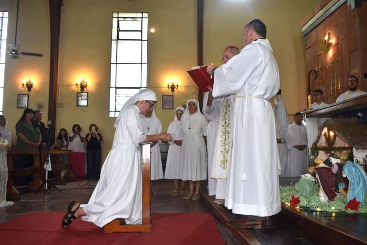 Una religiosa de las Misioneras Catequistas de Jesús Redentor realizó su profesión de fe Una religiosa de las Misioneras Catequistas de Jesús Redentor realizó su profesión de fe